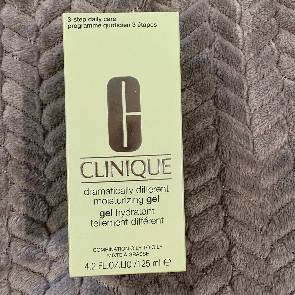Clinique Dramatically Different Gel - Light Green Packaging